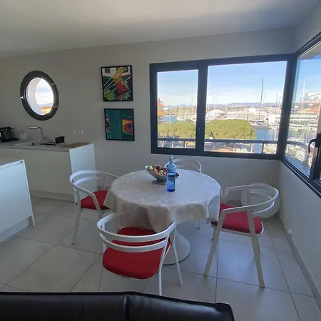 4 Etoiles Avec Wifi Et Parking, A Deux Pas De La - Fr-1-696-128 *