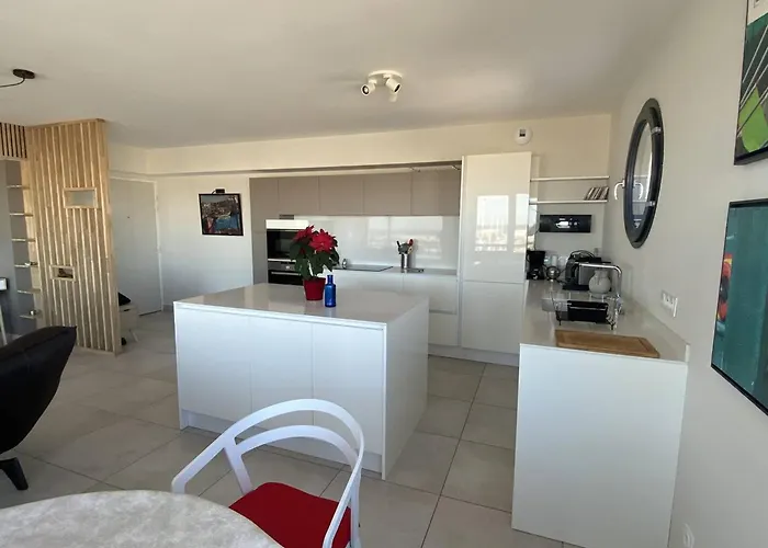 4 Etoiles Avec Wifi Et Parking, A Deux Pas De La - Fr-1-696-128 *
