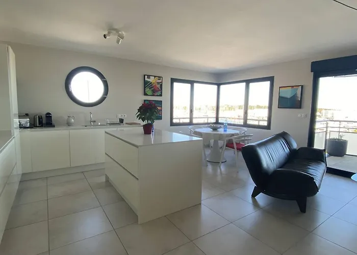 4 Etoiles Avec Wifi Et Parking, A Deux Pas De La - Fr-1-696-128 Apartment
